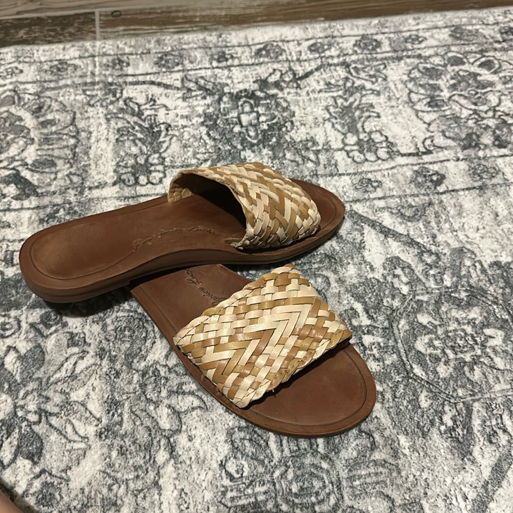 Roxy sandals